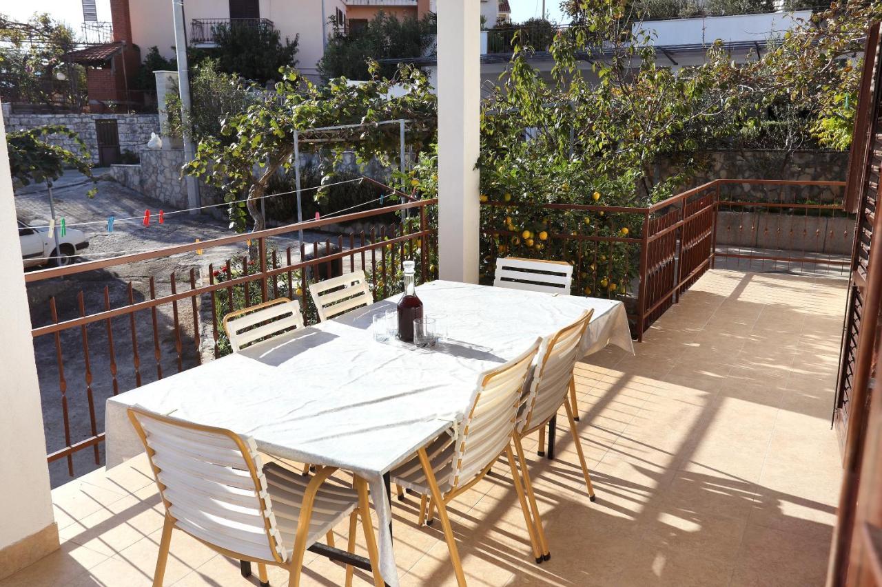 Apartman Gilan Seget Vranjica Exterior photo