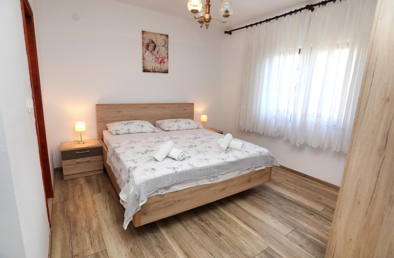 Apartman Gilan Seget Vranjica Exterior photo
