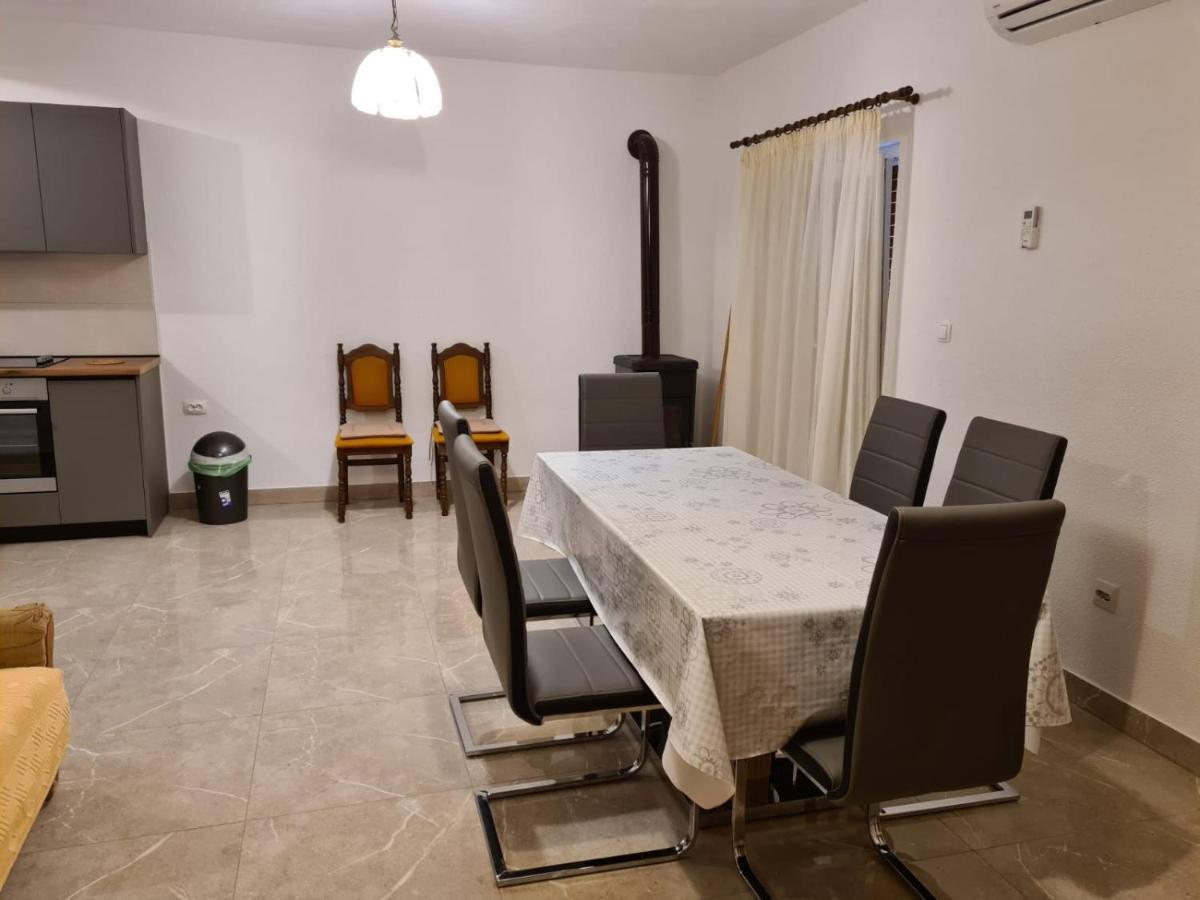 Apartman Gilan Seget Vranjica Exterior photo